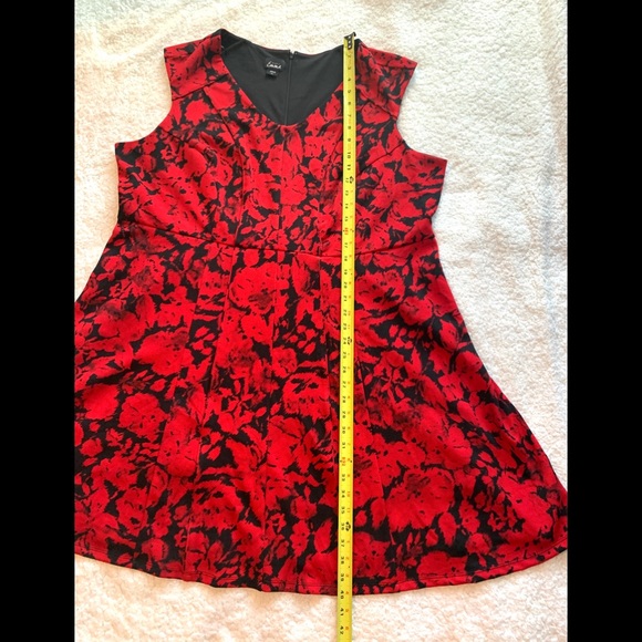 Simply Emma Gorgeous Red & Black Slimming Vneck Dress - Picture 9 of 10